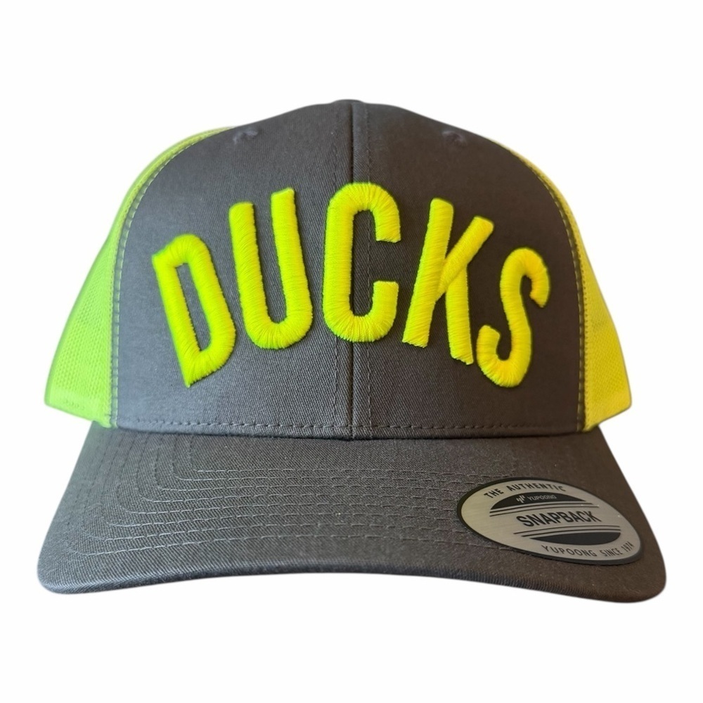 NCAA OREGON “DUCKS” SNAPBACK TWILL TRUCKER CAP